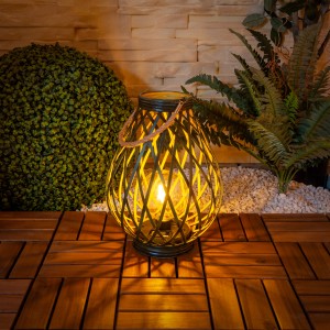 Grün-goldene Näve LED Solarleuchte, 31 cm, mit Korb-Design und Aufhängung für den Garten.