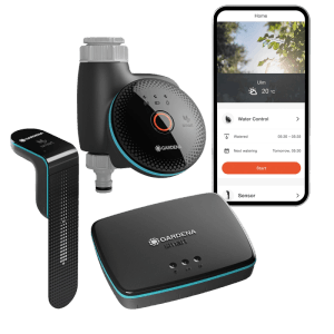 Gardena Smart Sensor Control Set mit Bewässerungscomputer, Sensor und Gateway sowie Smartphone mit App.
