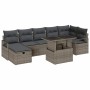 Graues 8-teiliges Gartenmöbel Set aus Polyrattan mit Tisch und Kissen.