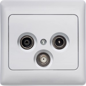 Polarweiße OBI SAT-Antennendose Rea mit Rahmen und drei Anschlüssen.