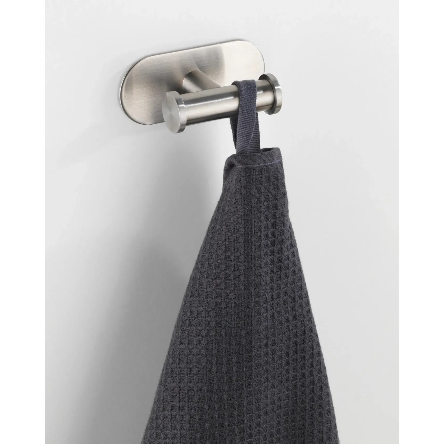 Wenko Wandhaken Turbo-Loc Edelstahl Duo Orea Matt mit Handtuch, zur Wandmontage ohne Bohren.