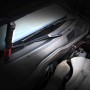 Eufab Akku-LED-Werkstattleuchte im Einsatz am Auto, 2in1 Lampe mit Magnet und Haken.