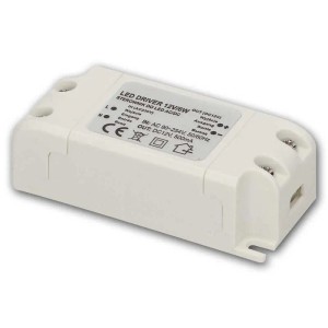 Kompakter weißer world-trading-net LED Transformator WTN-D6 12V/6W aus Kunststoff für Lampen & Leuchten.