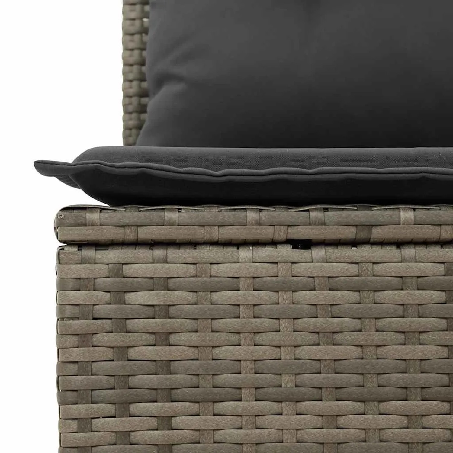 Detailaufnahme: Graue vidaXL Garten-Sofagarnitur aus Rattan mit Kissen.