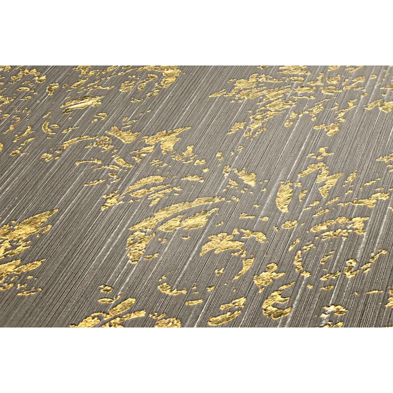 Barock Tapete mit Ornamenten in Beige und Gold, schimmernd. Dekorative Wandgestaltung.