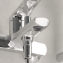 Glänzende Villeroy & Boch Oasis Badewannenarmatur aus Chrom mit Einhebelmischer, Auslauf und Brauseanschluss.