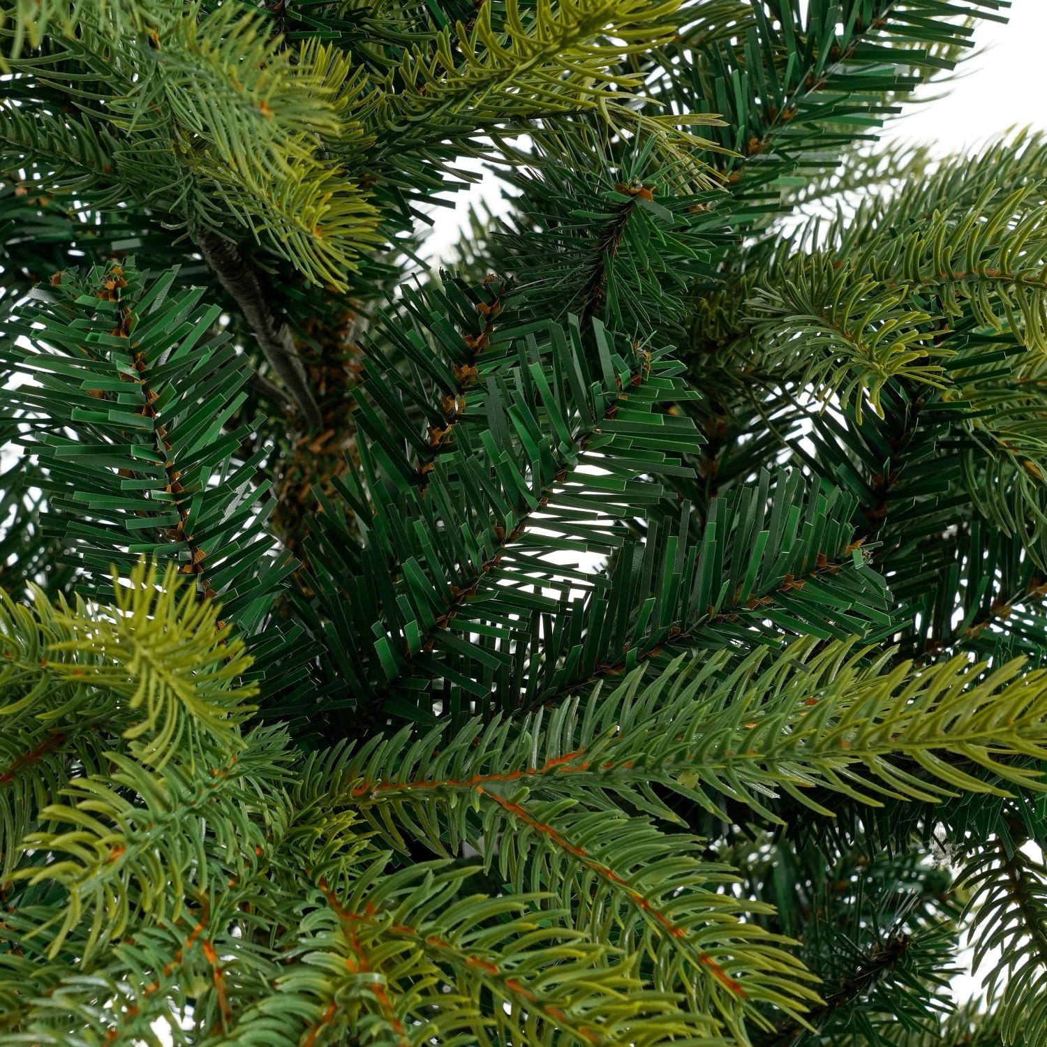 Detailaufnahme: Grüner, künstlicher Black Box Trees Weihnachtsbaum Grimshaw, 155 cm hoch.