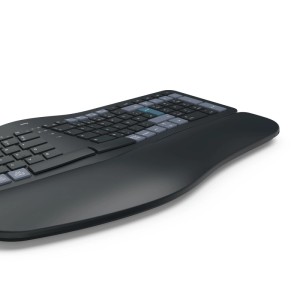 Ergonomische, geteilte Hama Multi-Device-Tastatur WK-900 Ergo kabellos, schwarz mit Handballenauflage.