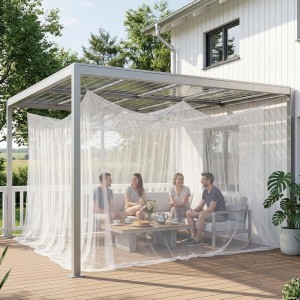 Großes weißes Moskitonetz schützt Outdoor-Sitzgruppe unter Pavillon vor Mücken. Ideal für Garten & Camping.
