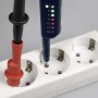 Pancontrol Volttester 400 Spannungsprüfer in Steckdose, LED-Anzeige aktiv.