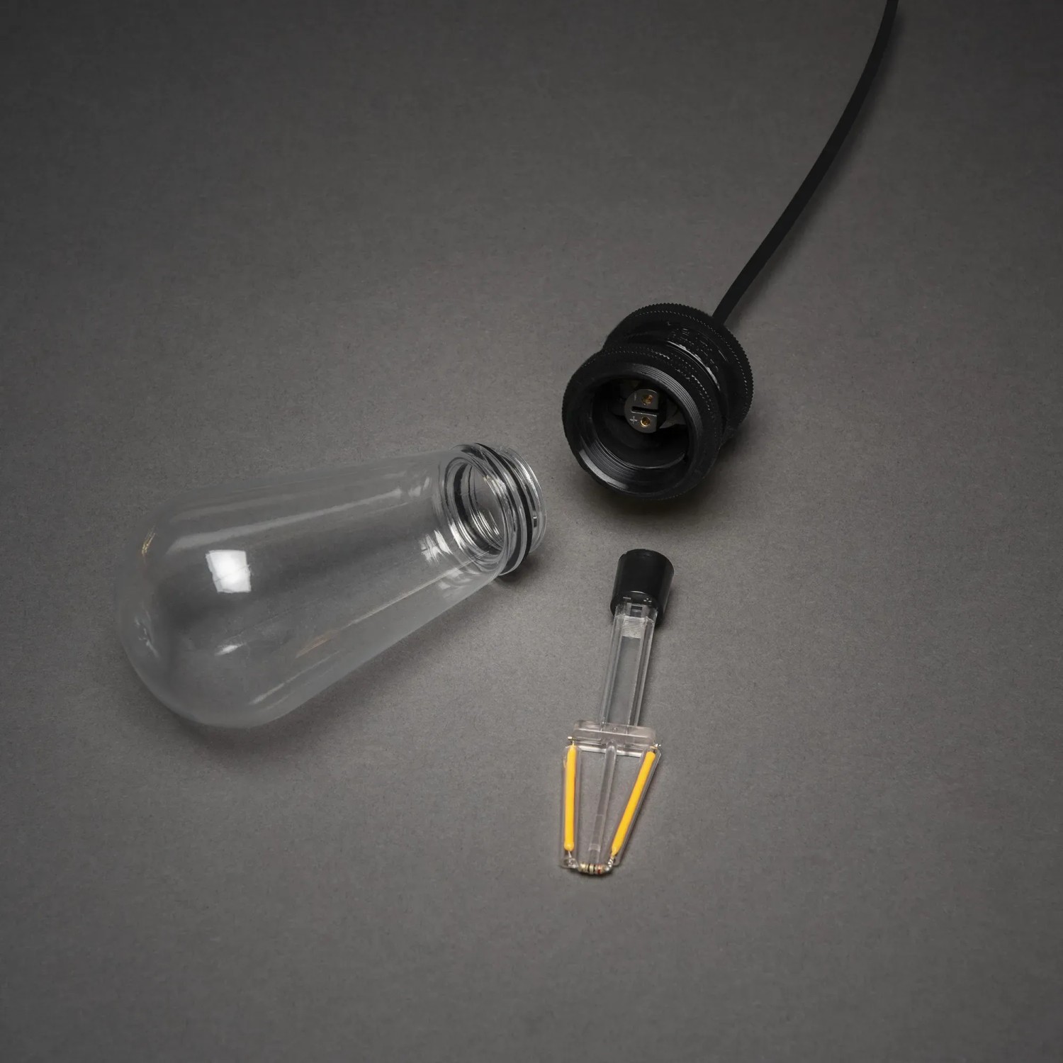 Konstsmide LED Lichterkette Outdoor Retro, bernsteinfarbene LEDs, zerlegt.