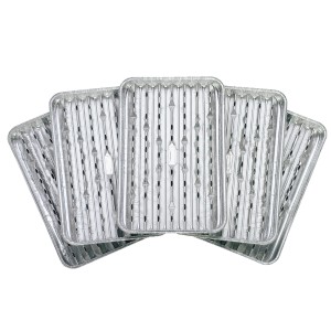 Eckige Grillschalen, 5er Set, aus Metall mit Lochung für schonendes Grillen.