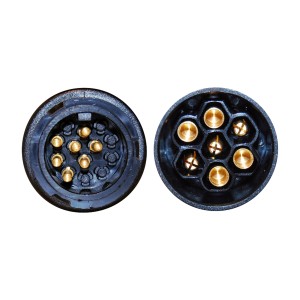 Las Kurzadapter 13 auf 7-polig für PKW Anhänger, Detailansicht der Stecker.