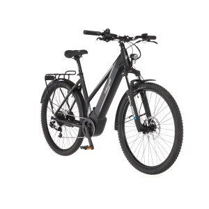 Schwarzes Fischer E-Bike Terra 5.0i mit Trapezrahmen und Gepäckträger.