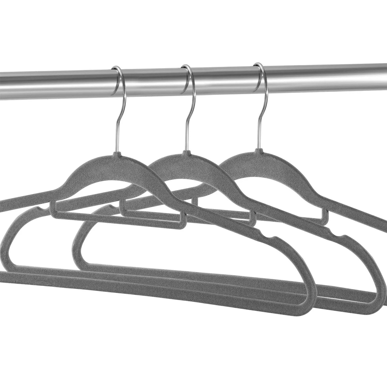 Graue Juskys Samt Kleiderbügel, 50er Set, für eine ordentliche Textile Aufbewahrung im Kleiderschrank.