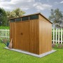 Pergart Gerätehaus Lübeck 88 in Holzoptik, anthrazit, mit Schiebetüren und Lichtband im Garten.