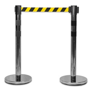 UvV BounceLine Personenleitsystem aus Edelstahl mit schwarz-gelbem Gurt.