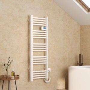 Weißer elektrischer Emke Handtuchwärmer 120x40cm mit LED Display und Thermostat im Badezimmer.