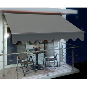 Anthrazitfarbene Renville Fallarmmarkise 2x1,5m mit LED-Beleuchtung auf Balkon.