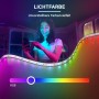 Frau steuert MegaLight Smart LED RGB-Streifen per Smartphone; zeigt Farbvielfalt und Dimmfunktion. Ideal für TV-Hintergrundbeleuchtung.