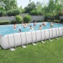 Rechteckiger Bestway Stahlrahmenpool 956x488x132cm mit Badegästen im Garten.