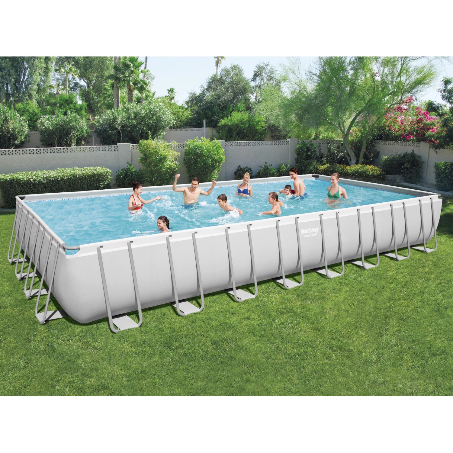 Rechteckiger Bestway Stahlrahmenpool 956x488x132cm mit Badegästen im Garten.