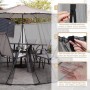 Schwarzes, verstellbares Moskitonetz für Sonnenschirm und Gartenmöbel auf Terrasse. Feinmaschiges Fliegengitter mit Reißverschluss.