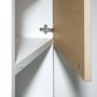 Möbelschrank mit montiertem Salice Push to Open Magnet für Scharnier mit Negativfeder.
