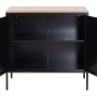 Schwarze MCW Kommode L84-2 mit zwei offenen Türen und hellem Holzdeckel. Schubladenkommode mit Einlegeböden.