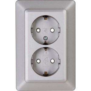 Kopp 2-fach Steckdose Milano Stahl mit erhöhtem Berührungsschutz.