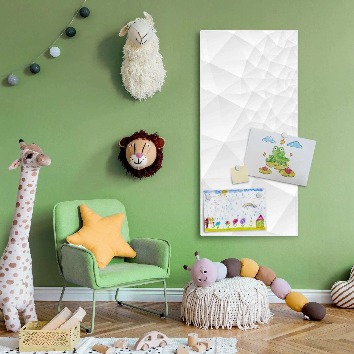 Weiße Banjado Magnettafel 37x78cm mit Nautilus Motiv als Wanddekoration im Kinderzimmer.