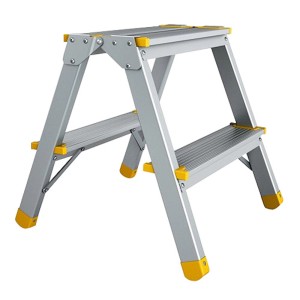 Doppelseitige Aluminium-Stufenstehleiter mit 2 Stufen, silber/gelb, max. 150 kg Tragkraft.