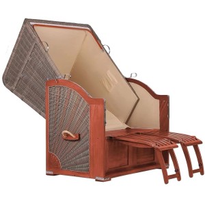 Geöffneter GarWoh Strandkorb Nordstrand Mahagoni PE Grey mit ausziehbaren Fußstützen.