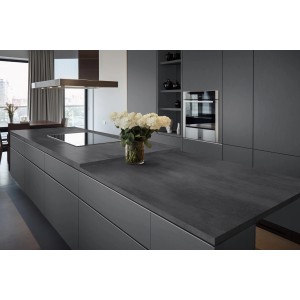 Küchenrückwand Kaindl Beton Terragrau als Meterware in moderner Küche.