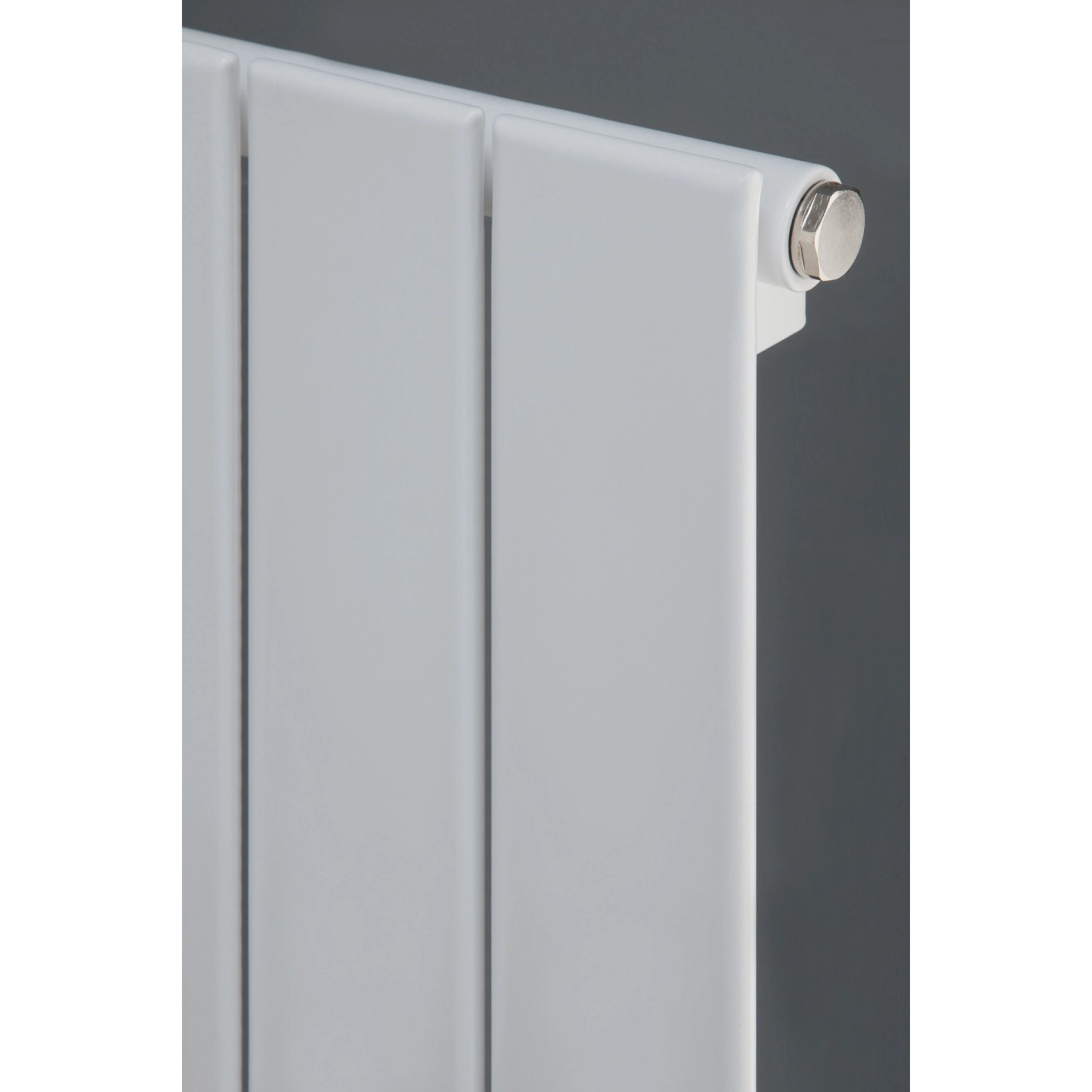 Detailansicht: Weißer Ximax Raumheizkörper P1, 1500x445 mm, 720 Watt.