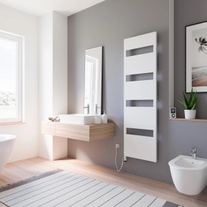 Schulte Badheizkörper Turin, steckerfertig, alpinweiß, mit Aussparungen für Handtücher im Badezimmer.