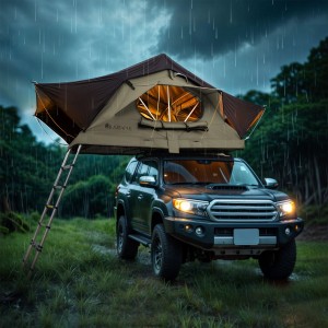 Juskys Autodachzelt Lago (120x210) in Schwarz/Khaki auf Auto im Regen. Camping & Zubehör.