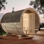 Finntherm Fasssauna Carrie aus Thermoholz, braun, mit Dachschindeln und Terrasse.