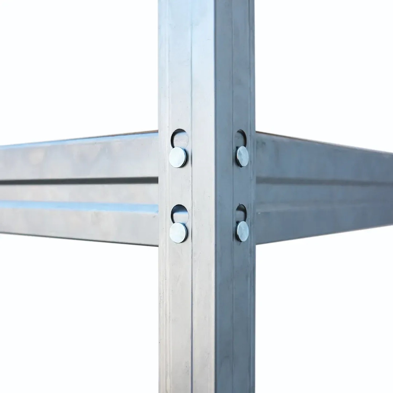 Detailaufnahme: AR Shelving Schwerlastregal Bullrack, verzinkt, mit Nietverbindung.