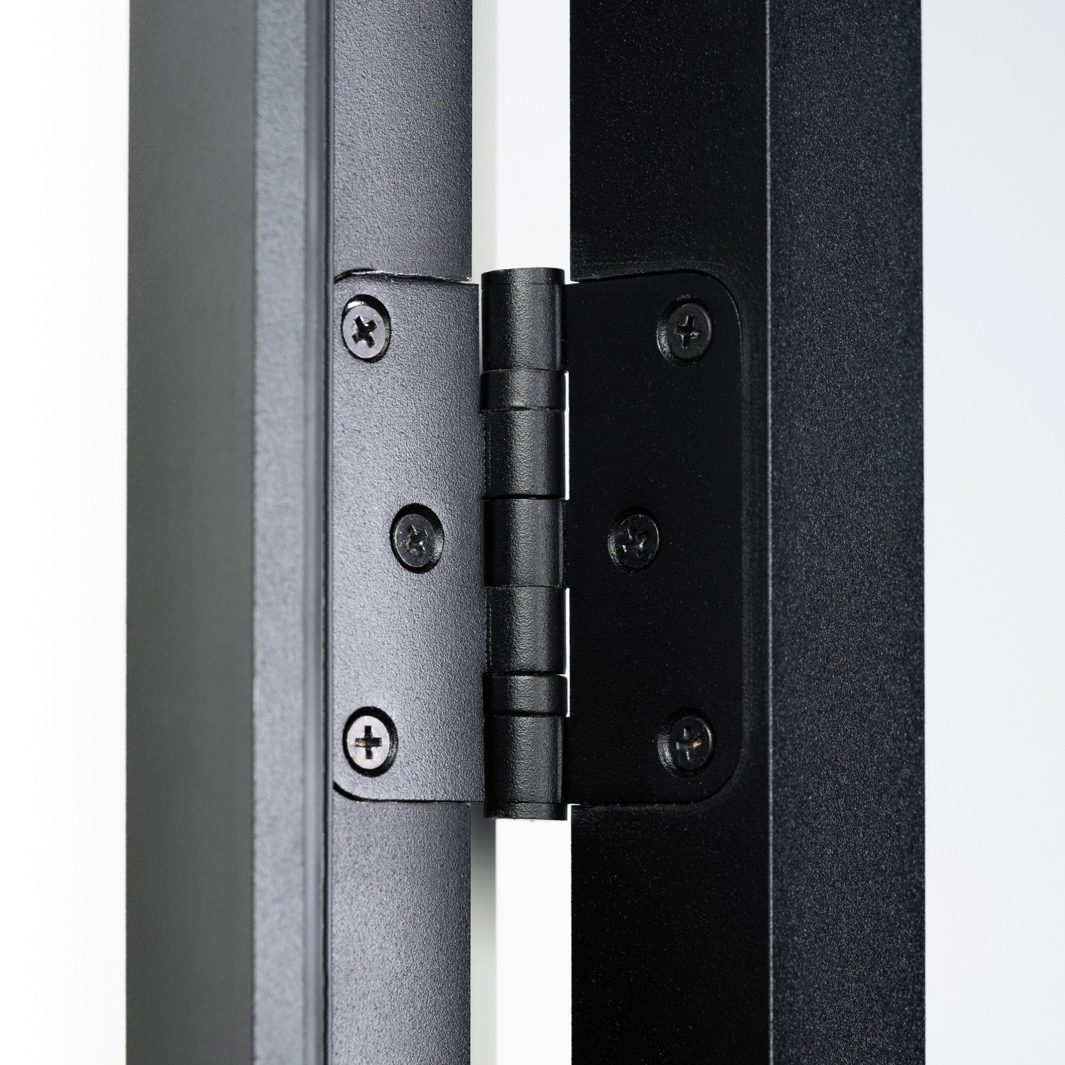 Detailaufnahme: Schwarzes Lappenband der Loft+Mehr Drehtür mit Blockzarge.