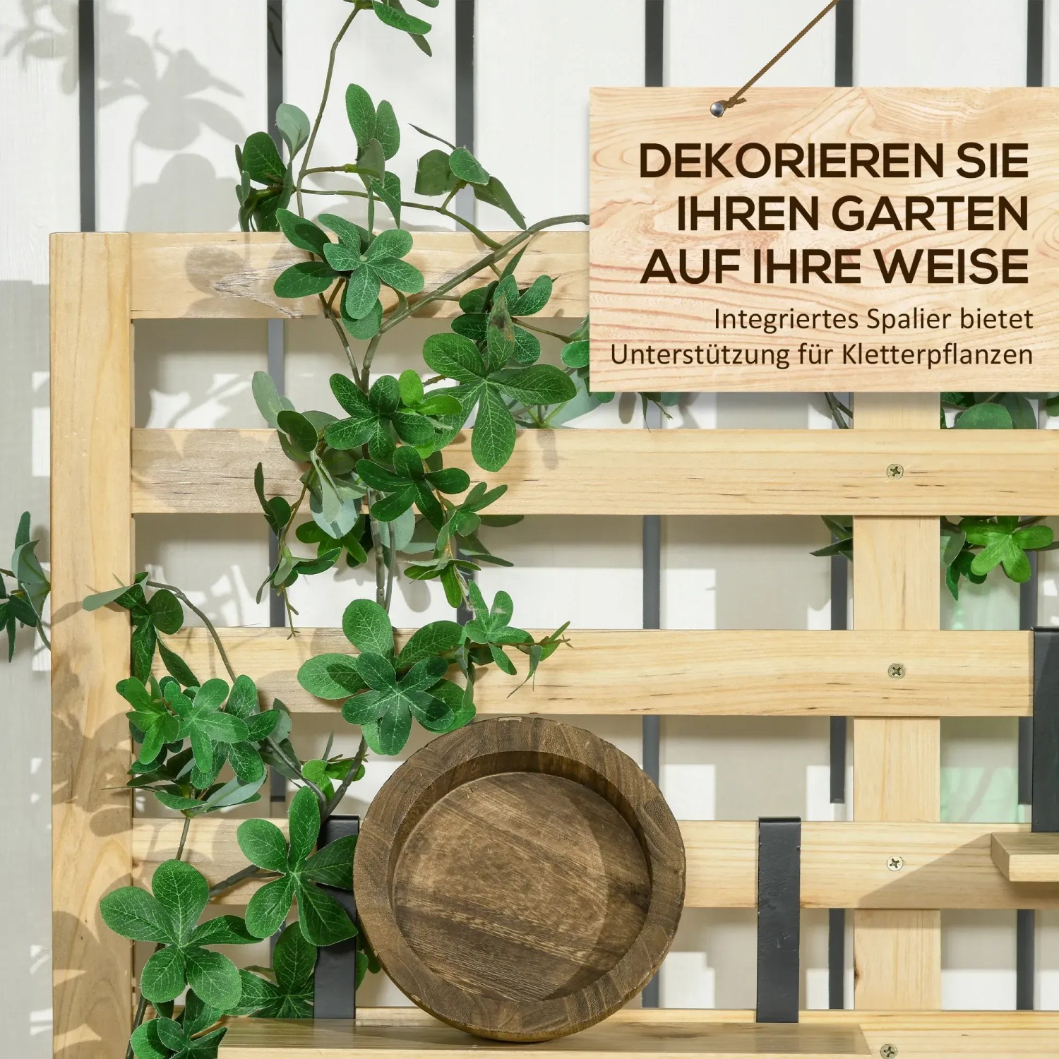 Outsunny Aufbewahrungsbox mit Rankhilfe und Kletterpflanzen im Detail.