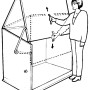 Skizze: Trimetals Aufbewahrungsbox Sesame, anthrazit, mit öffnendem Deckel und Frau.