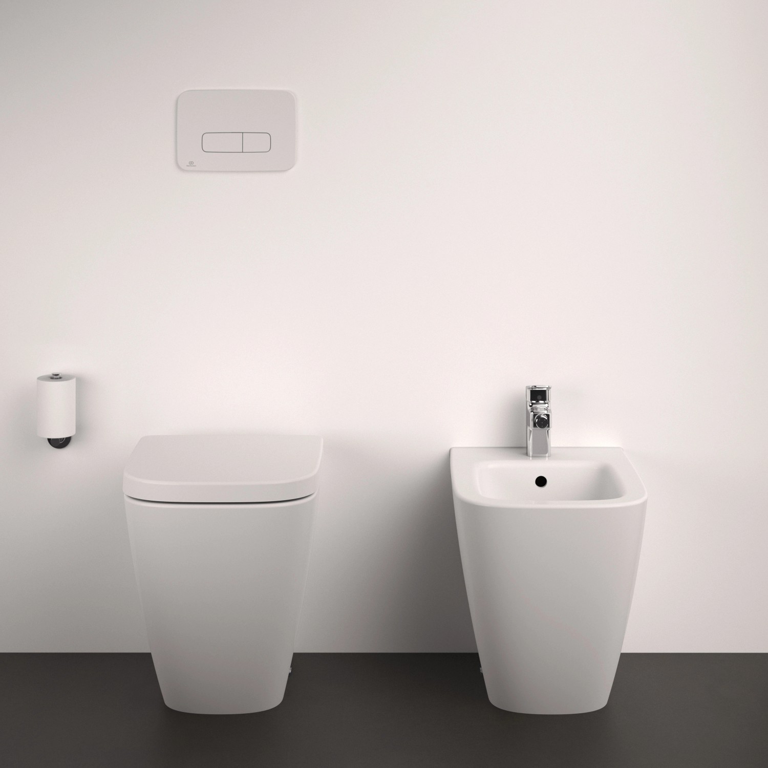Ideal Standard i.life S Stand-WC, randlos, in Weiß. Tiefspüler mit eckiger Form und Spülkasten-Betätigung.