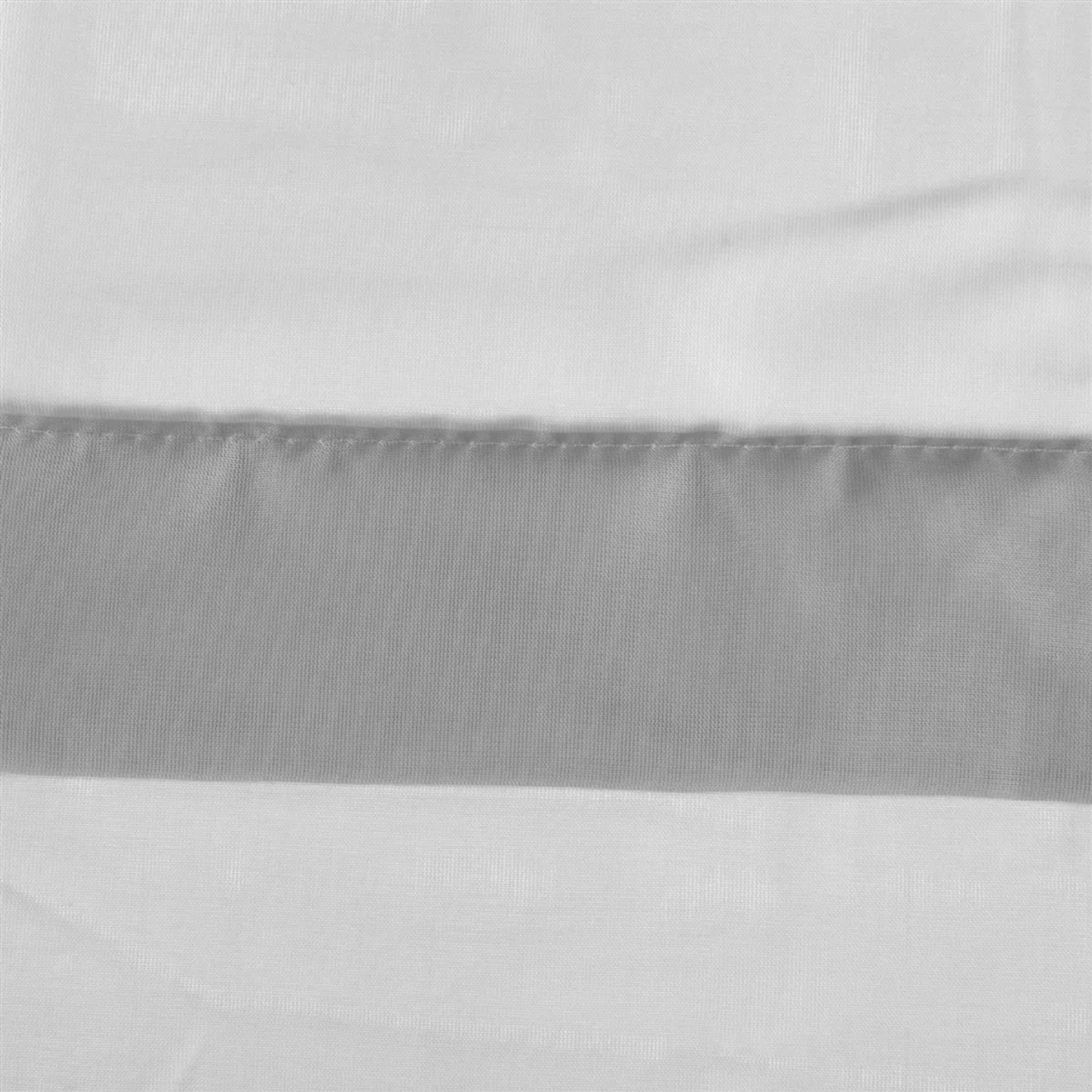Detailaufnahme: Graue Bestlivings Sky Gardine mit Raffoptik und Schlaufen, Fenstervorhang.