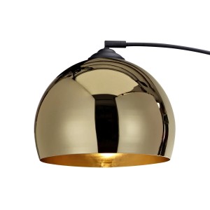 Detailaufnahme: Goldener Lampenschirm der Bogenlampe Arquer von Teamson Home, schwarz-goldene Stehleuchte.