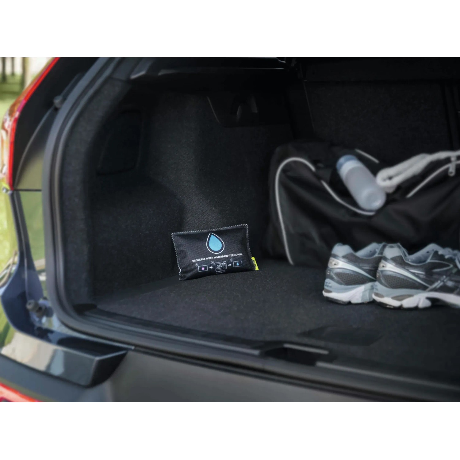 Uhu Luftentfeuchter Auto im Kofferraum, zur Reduzierung von Feuchtigkeit.