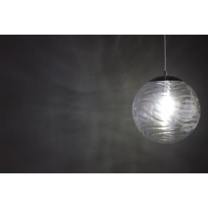 Transparente Luce Design Pendelleuchte Nereide mit Glasdiffusor und Wellenmuster, Ø 33 cm.