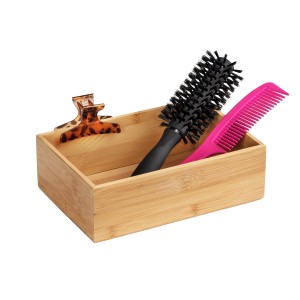 Badablage Terra L aus Bambus mit Haarbürste, Kamm und Haarspange.