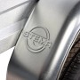 Detailaufnahme: Silberner Stema Autoanhänger Kotflügel mit Reifen und Logo.