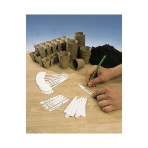 Stecketiketten (20 Stk.) zum Beschriften von Pflanzen, mit Anzuchttöpfen und Erde.